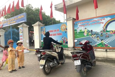 Trải nghiệm “Bé làm cảnh sát giao thông” – Chung tay xây dựng cổng trường an toàn, văn minh